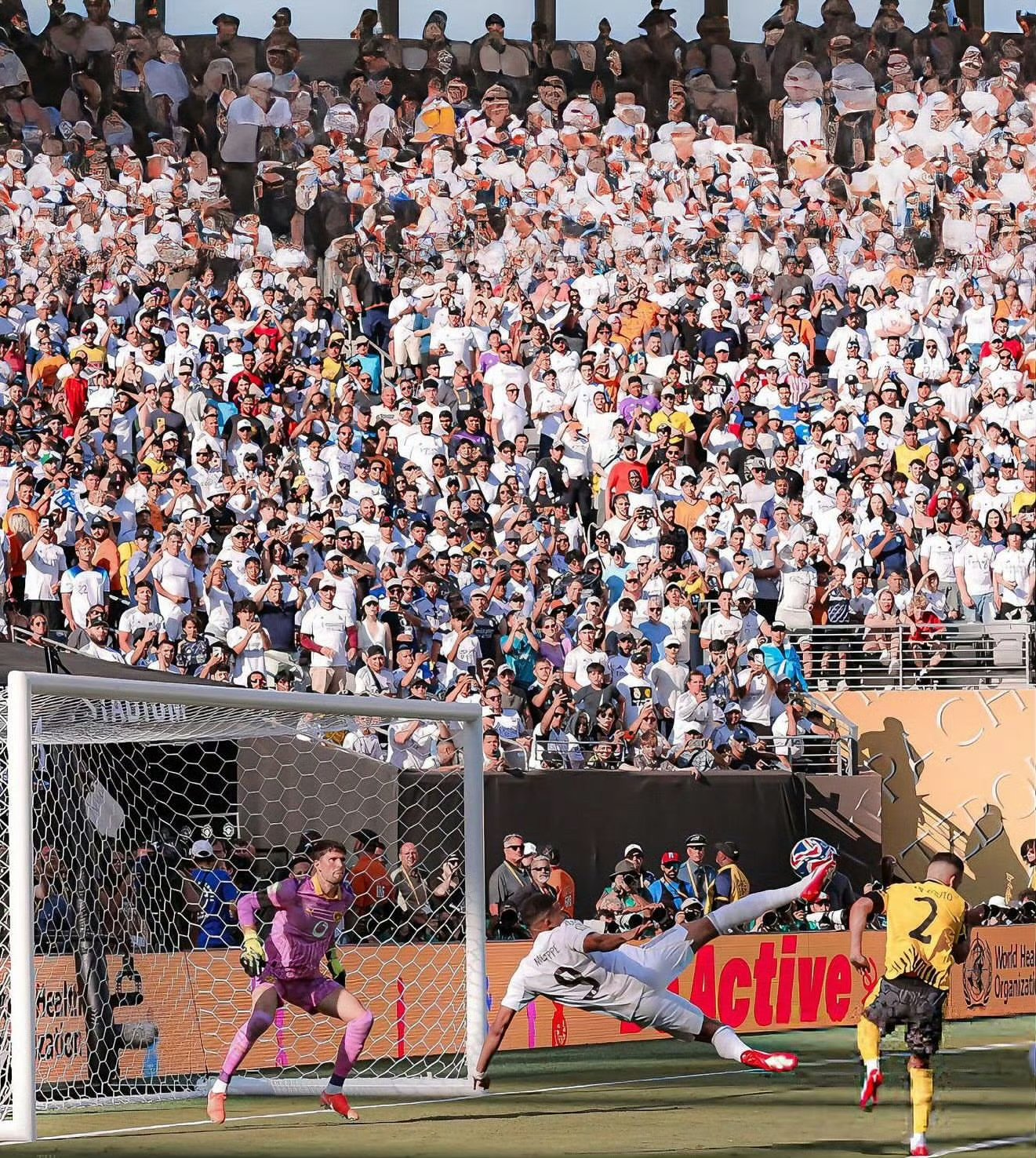 美高梅官方网站-巴塞罗那训练开放日，赛前完成体检引欢呼，欧冠在即，球队文化再被提及