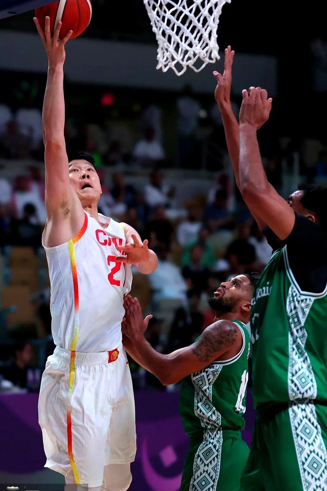 今晨体能课后，休斯敦火箭造点机会备战CBA常规赛，悬念犹存，临场指挥获称赞