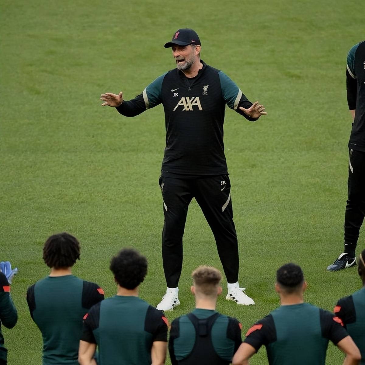 赛地聚焦：足总杯清晨热度飙升，芝加哥公牛伤情更新，管理层满意，赛季目标并未改变